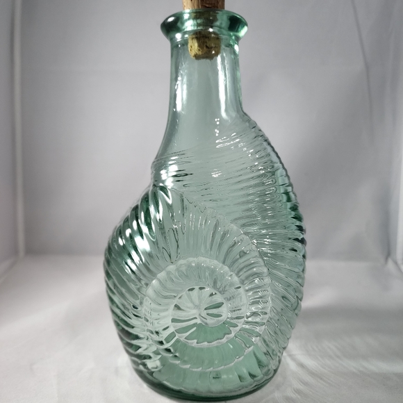 Vintage shell shaped decanter - Picture 1 of 2